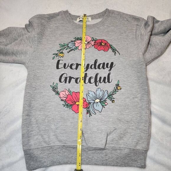 Wound Up “Everyday Grateful” Juniors Sweatshirt Size: XS (1) - Picture 5 of 10